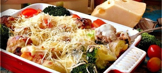 Запеканка с тефтелями и брокколи