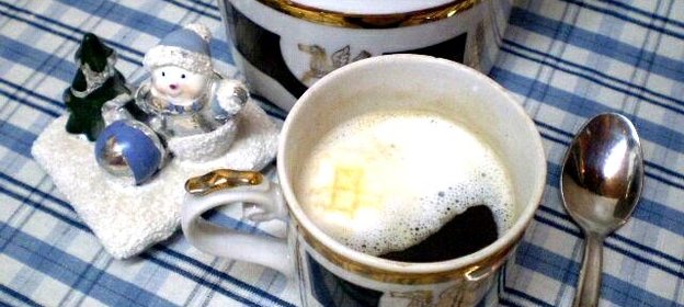 Кофе с корицей перцем и мороженым