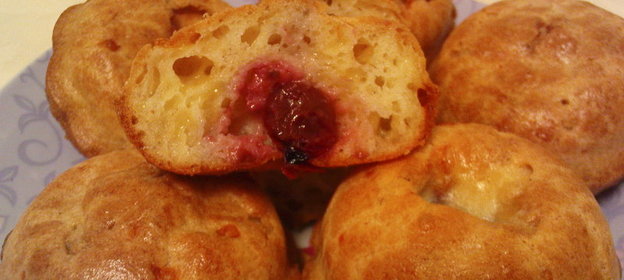 Сырные маффины с вишней и коньяком