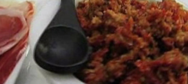 Салат из квашеной капусты с абрикосами