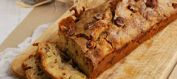 Яблочный кекс с фундуком