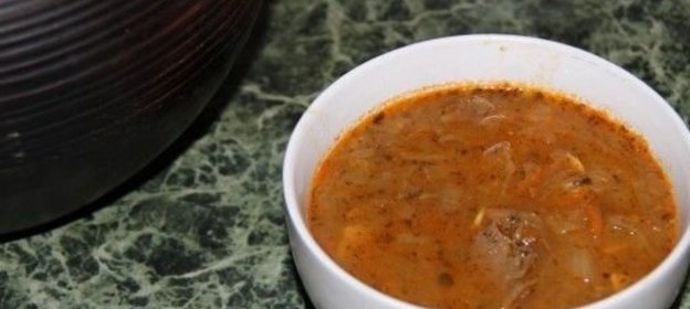 Щи из квашеной капусты со свиным сердцем, в горшке