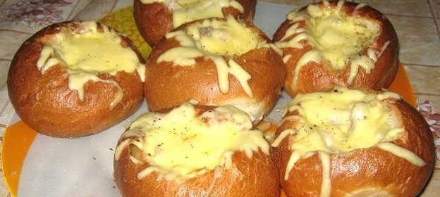 Жульен в булочке