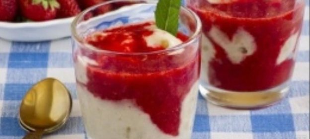 Десерт из клубники и замороженого банана