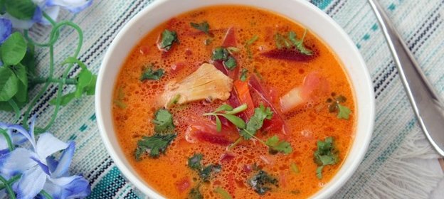 Борщ со сметаной на курином бульоне