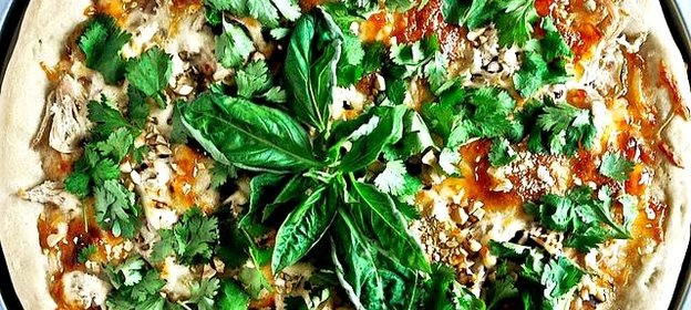 Тайская пицца с курицей