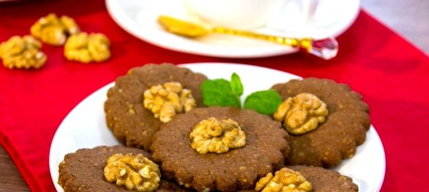 Шоколадное печенье с грецкими орехами и имбирем