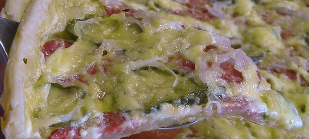 Пицца из слоеного дрожжевого теста