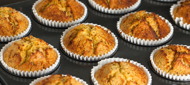 Медовые маффины с маком и курагой