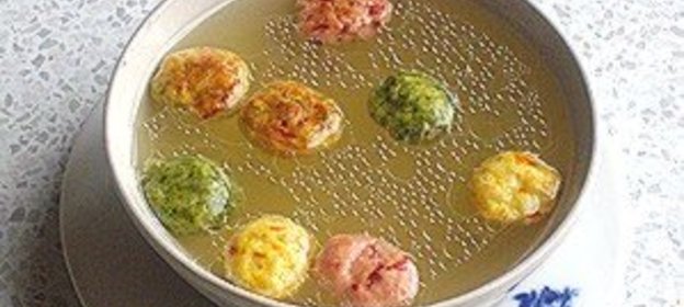 Куриный бульон с цветными сухариками