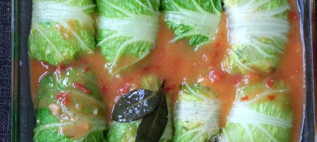 Запеченные голубцы из пекинской капусты с курицей