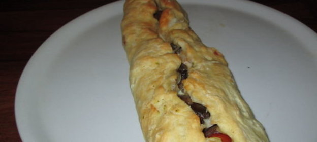 Пицца-лодочка (кальцоне-сфилатино)