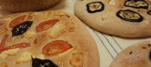 Лепешки с баклажанами, помидорами и сыром