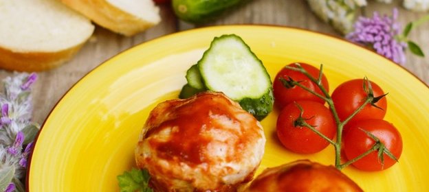 Маффины из куриного филе с соусом
