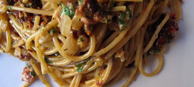 Паста со свининой в сливочном соусе