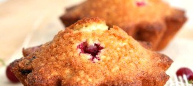 Постные овсяные маффины с красной смородиной