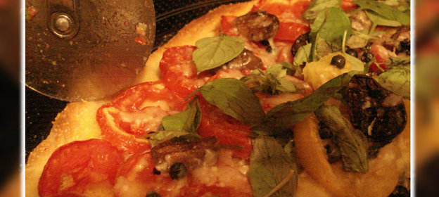 ПИЦЦА... просто ПИЦЦА. Минималистическая ПИЦЦА... ПИЦЦА с томатами - моя любимая ПИЦЦА