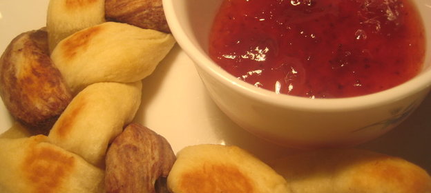 Косичка с какао и клубничным джемом