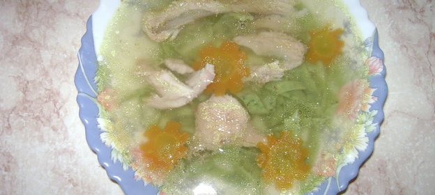 Бульон с зелёной лапшой