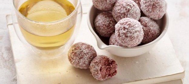 Полезные конфеты с клубникой и овсяными хлопьями