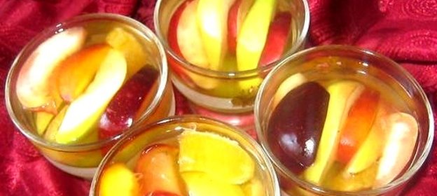 Желе с кусочками фруктов
