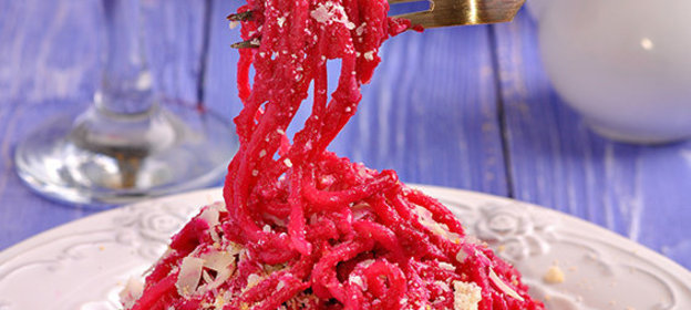 Спагетти со свекольным песто