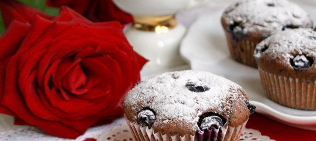 Маффины-какао с маком и голубикой