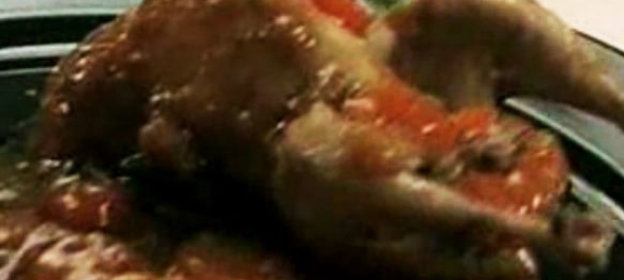 Яичница-глазунья с ветчиной и горошком