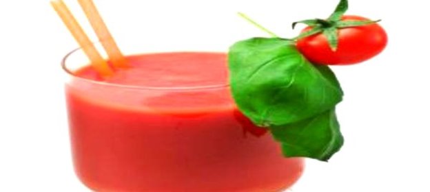 Пряный томатный смузи с тыквенными семечками