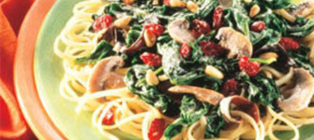 Паста лингвини с клюквой по-флорентийски