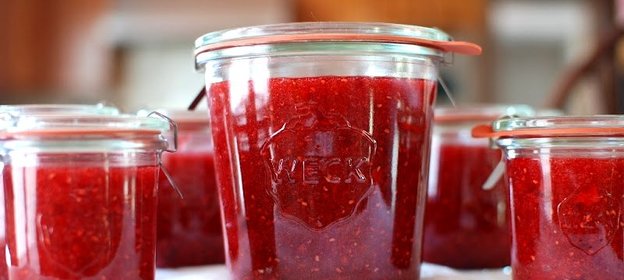 Сырой клубнично-малиновый джем