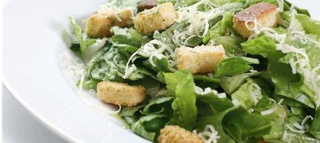 Салат Цезарь с пекинской капустой