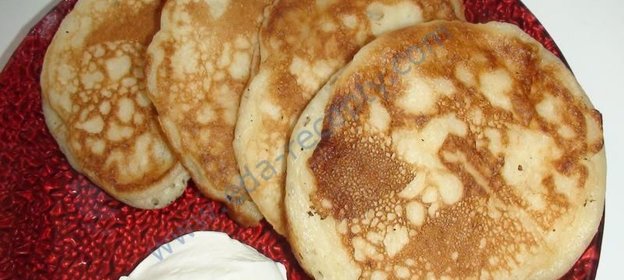 Вкусные оладьи на кефире с добавками