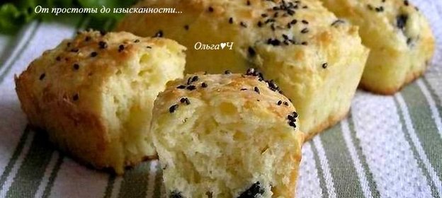 Сырные булочки с маслинами и кунжутом