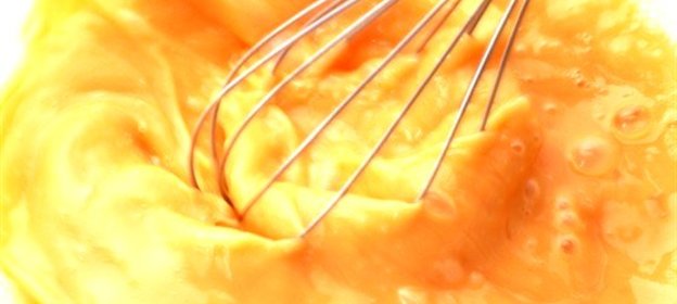 Яичница-болтунья с красным перцем