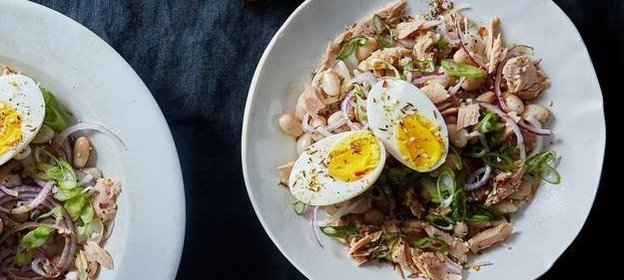 Салат с тунцом