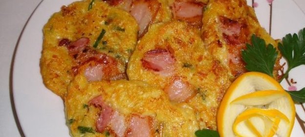 Оладьи кабачковые с сыром и беконом