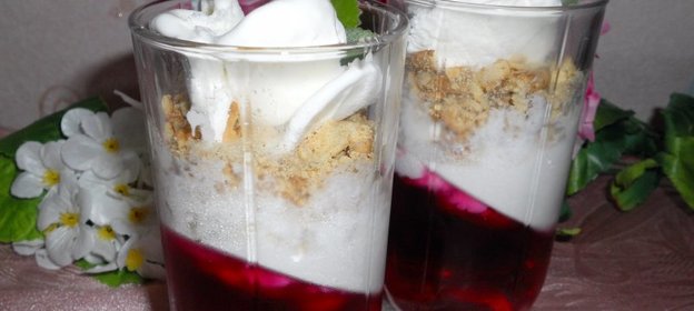 Десерт из желе и мороженого