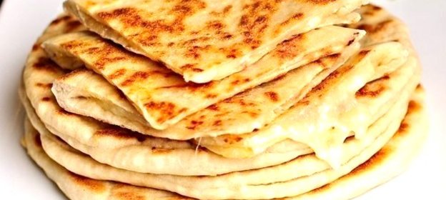 Сметанные лепешки с сыром и зеленью