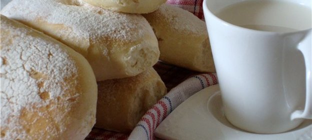 Бапс, шотландские булочки посыпаные мукой