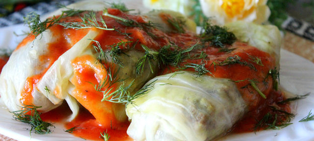 Голубцы из молодой капусты с мясом и пшеном