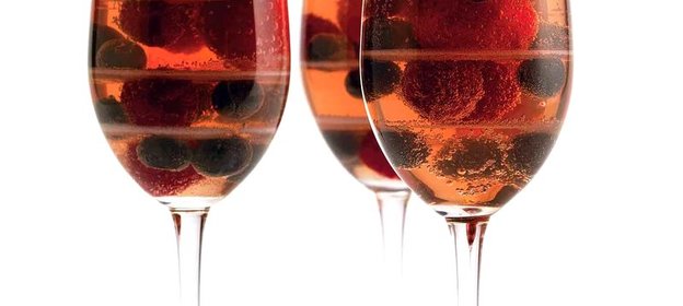 Желе из шампанского с ягодами