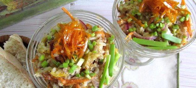 Теплый салат с курицей и рисом