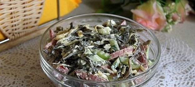 Салат из морской капусты с колбасой и сыром