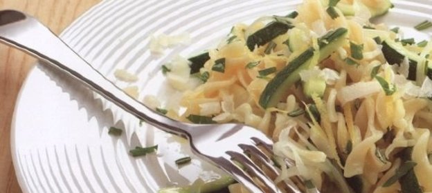 Макароны с цуккини и зеленью