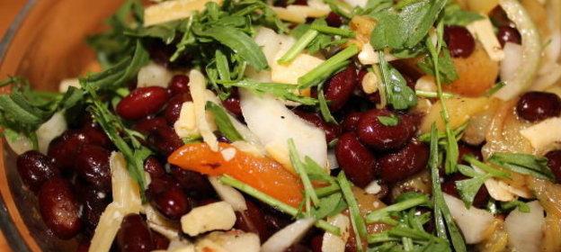 Бульон с фрикадельками из хлеба и печени