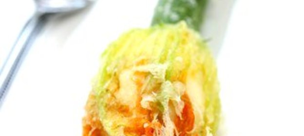 Жареные цветки цукини