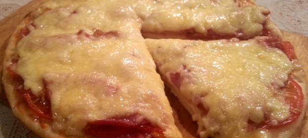 Пицца с салями и ветчиной