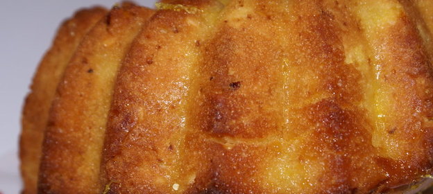 Кекс с апельсинами, орехами и пропиткой