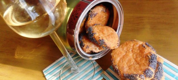 Сырное печенье с паприкой и маком